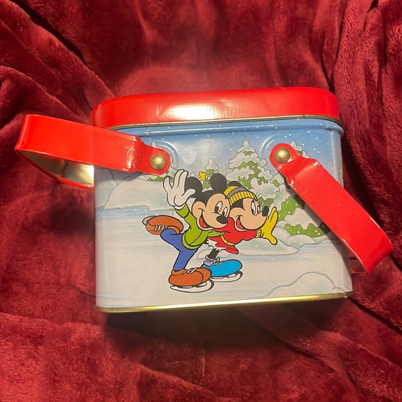 Walt Disney Christmas tin with Mickey Mouse and Minnie Mouse Donald and Daisy - Picture 1 of 4